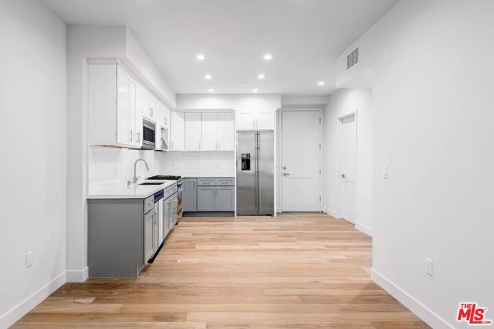 Property Photo:  3726 N Kelton Ave  CA 90034 