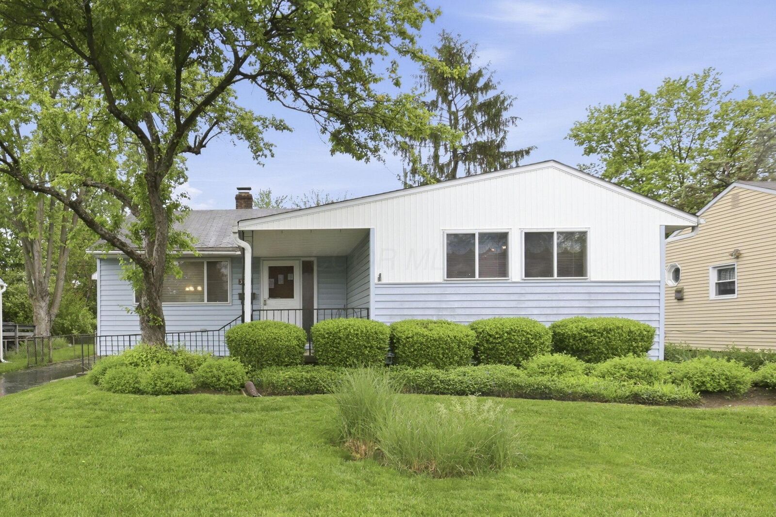 Property Photo:  3323 Roswell Drive  OH 43227 