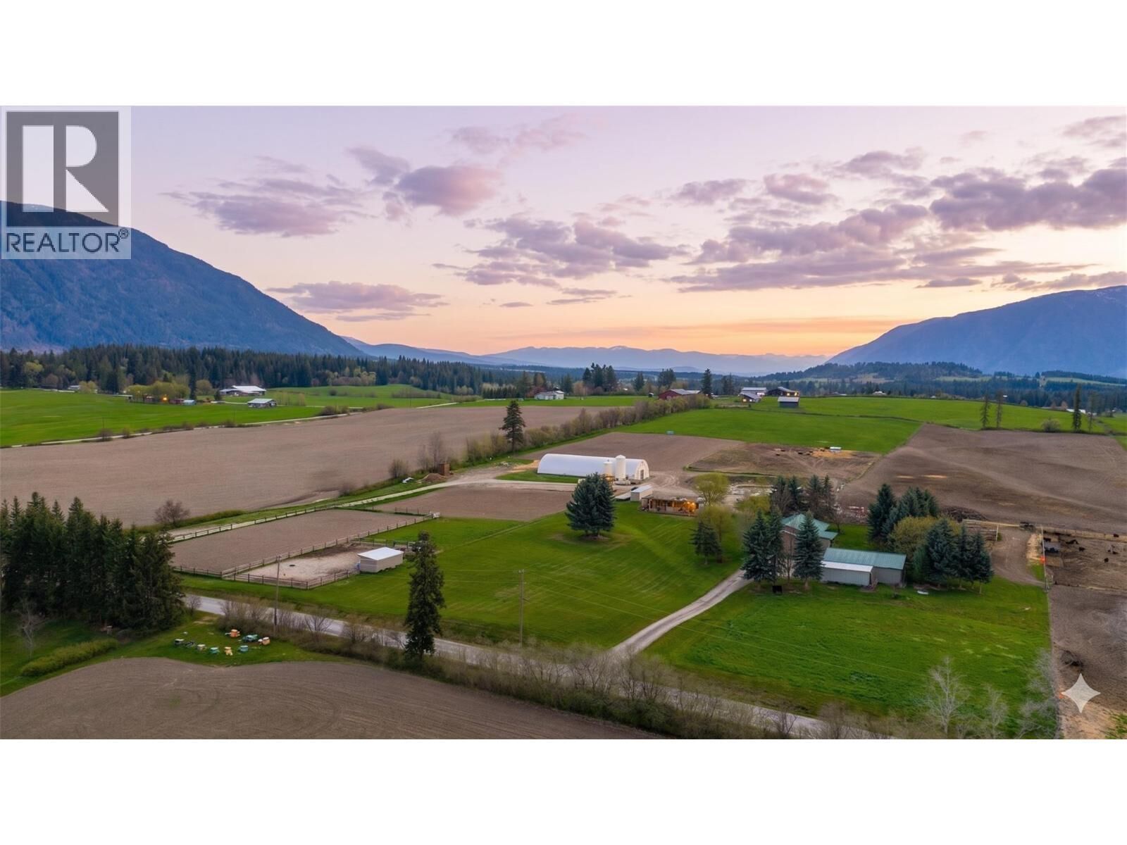 Property Photo: 2315 16th Street BC V0B 1G2