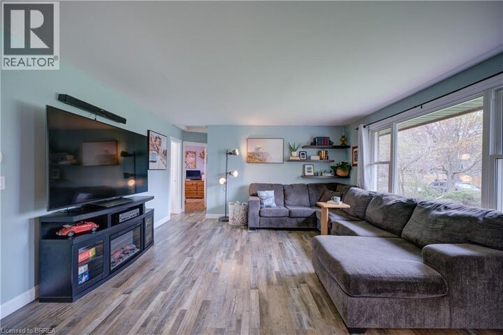 Property Photo:  40 Hickery Place  ON N3S 3C8 