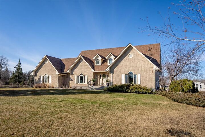 Property Photo:  9 Michael Bay  MB R1A 2Z8 