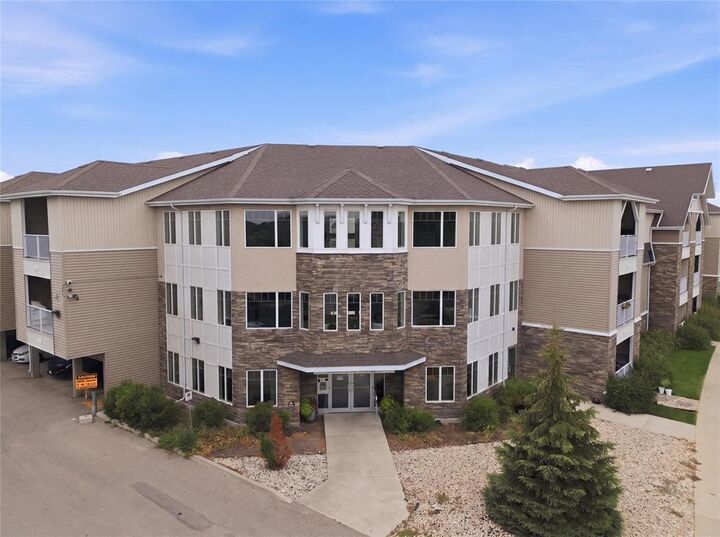 Property Photo:  235 Bridgeland Drive  MB R3Y 0T7 