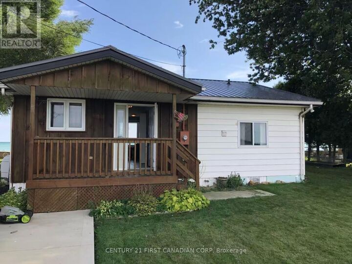 Property Photo:  18008 Erie Shore Drive  ON N0P 1A0 
