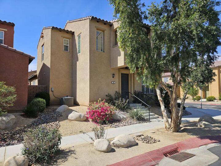 Property Photo:  585 Via De La Paz  CA 92211 