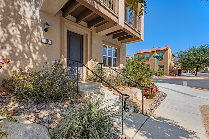 Property Photo:  585 Via De La Paz  CA 92211 
