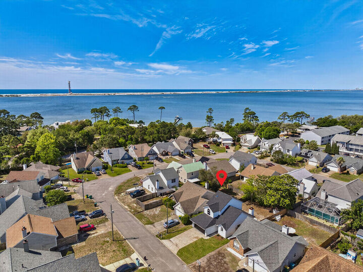 Property Photo:  468 Sandy Ridge Circle  FL 32569 