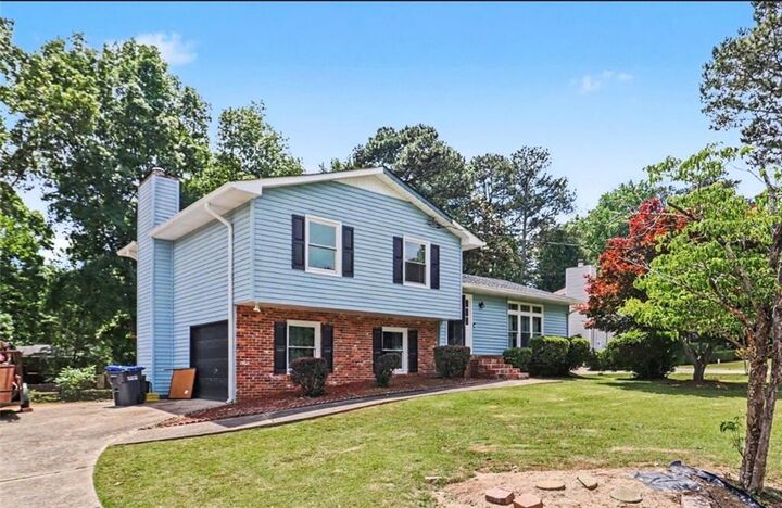 Property Photo:  5913 Old Forrest Way  GA 30135 