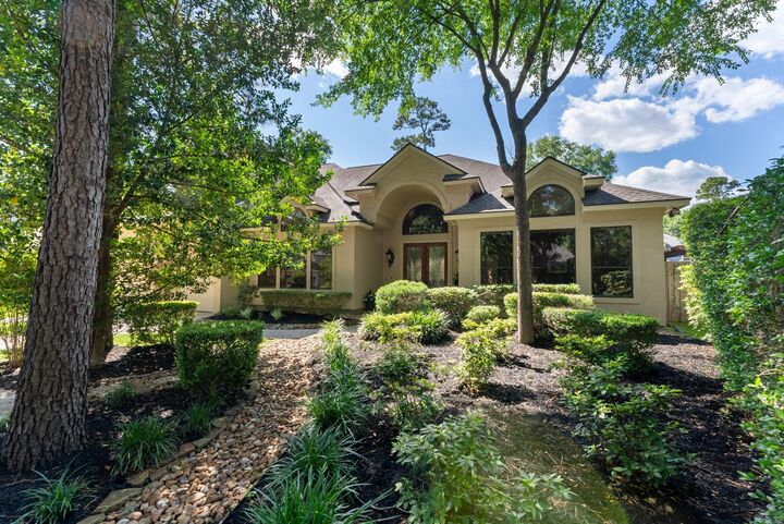 Property Photo:  326 S Silvershire Circle  TX 77381 