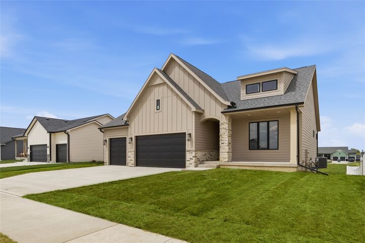 Property Photo:  418 Westwood Drive  IA 50124 