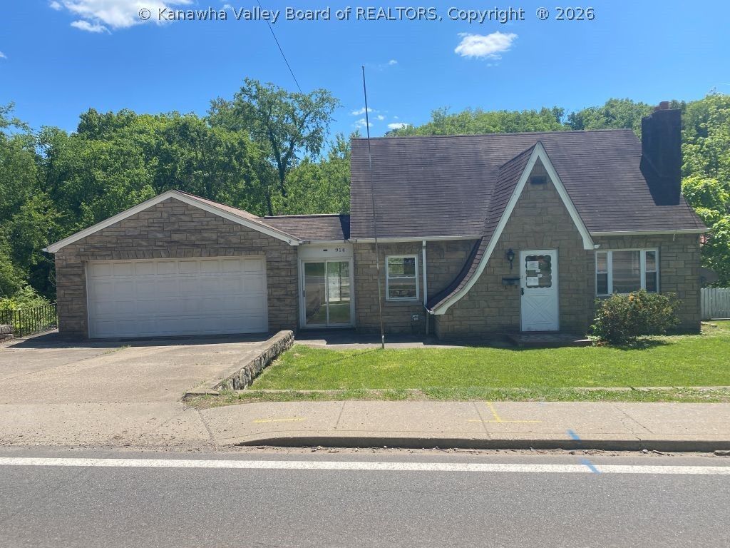 Property Photo:  914 Lincoln Drive  WV 25309 