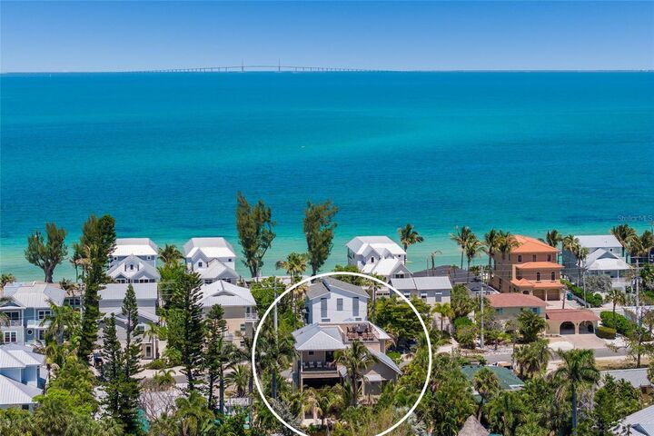 Property Photo: 513 N Bay Boulevard FL 34216