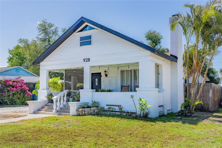 Property Photo:  928 Groveland Avenue  FL 34285 