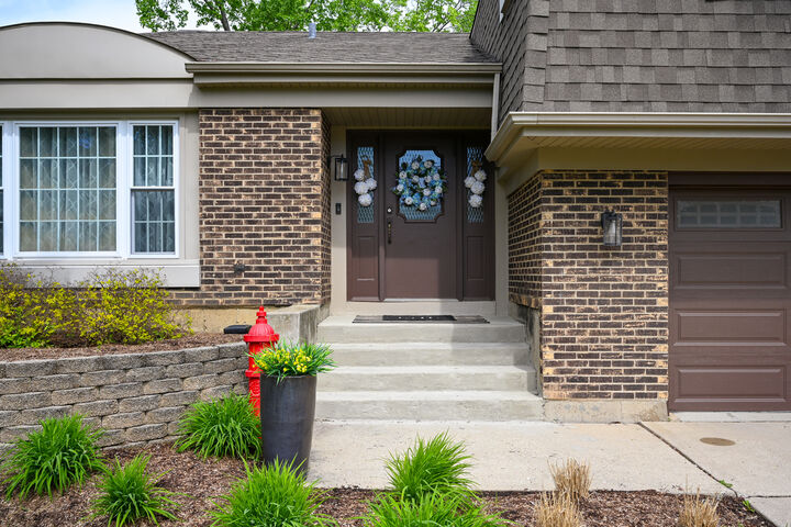Property Photo:  2234 Appleby Drive  IL 60189 