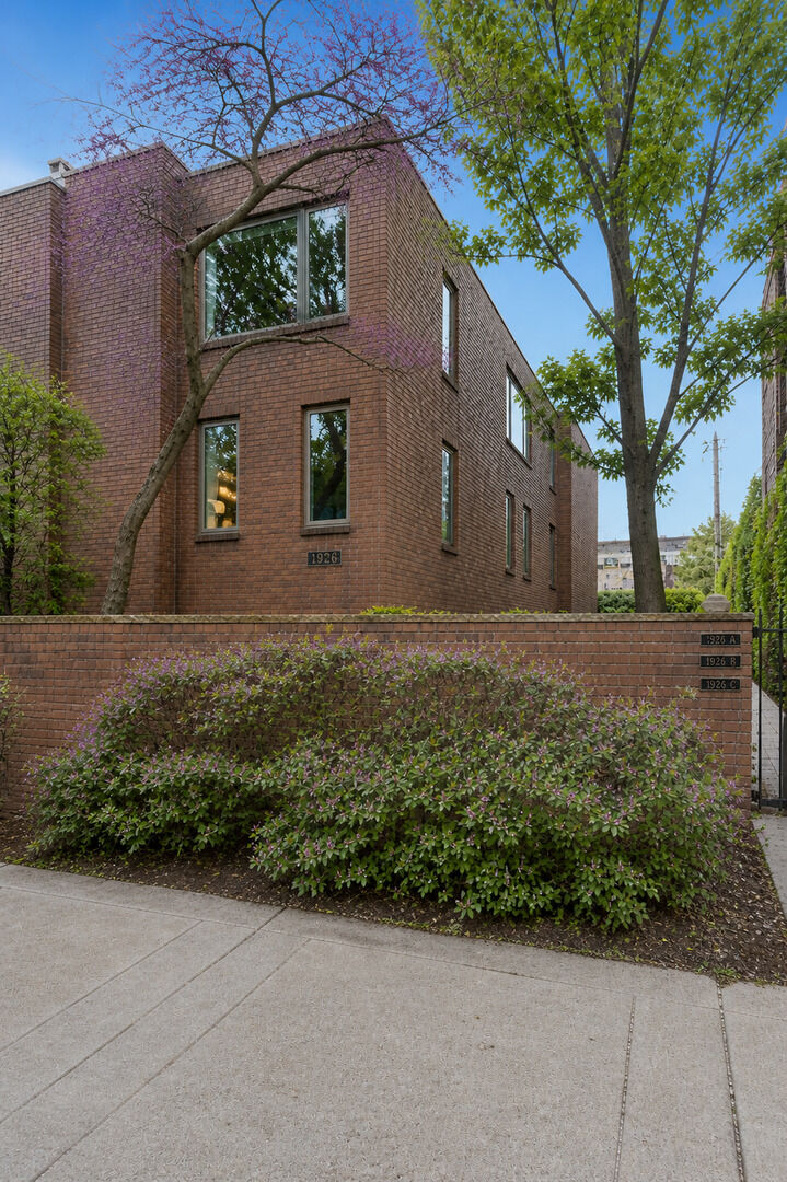 Property Photo:  1926 N Mohawk Street 12  IL 60614 