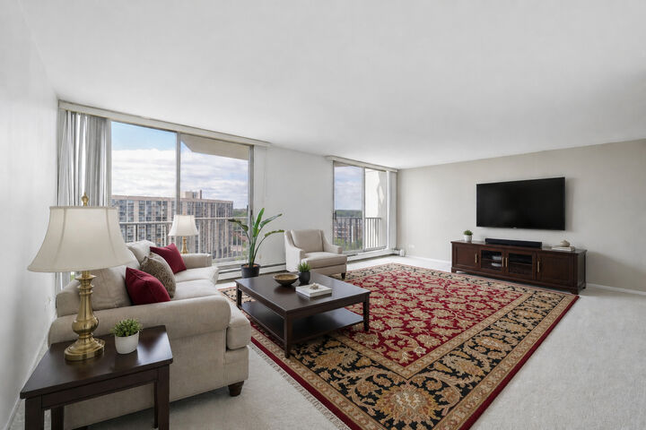 Property Photo:  40 N Tower Road 11H  IL 60523 