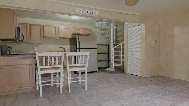 Property Photo:  