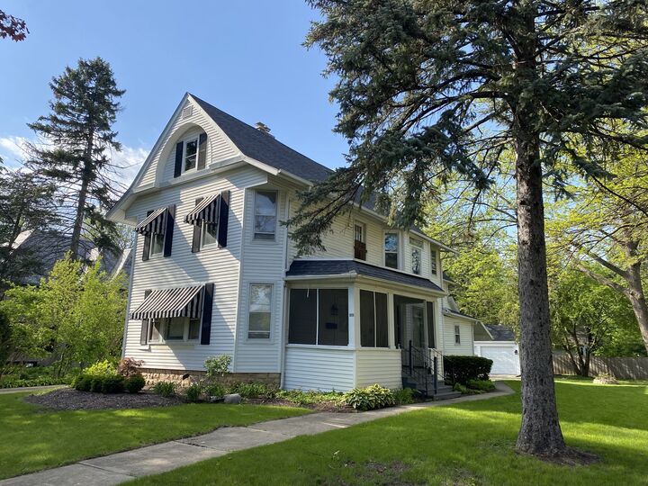 Property Photo:  1111 Garfield Avenue B  IL 60506 