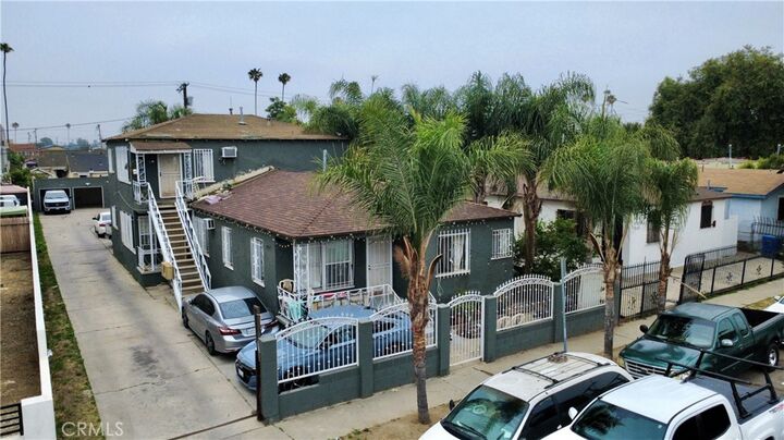 Property Photo:  840 W 81st  CA 90044 