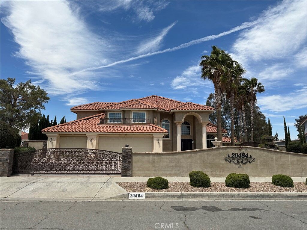 Property Photo: 20484 Half Moon Court CA 92308