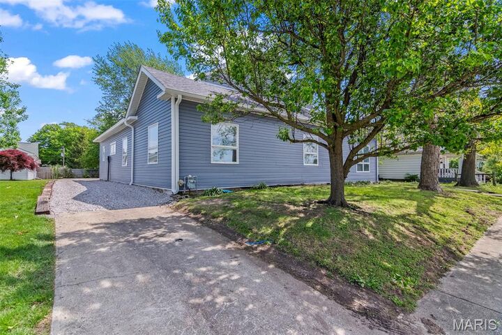Property Photo: 716 N Jefferson Street IL 62056