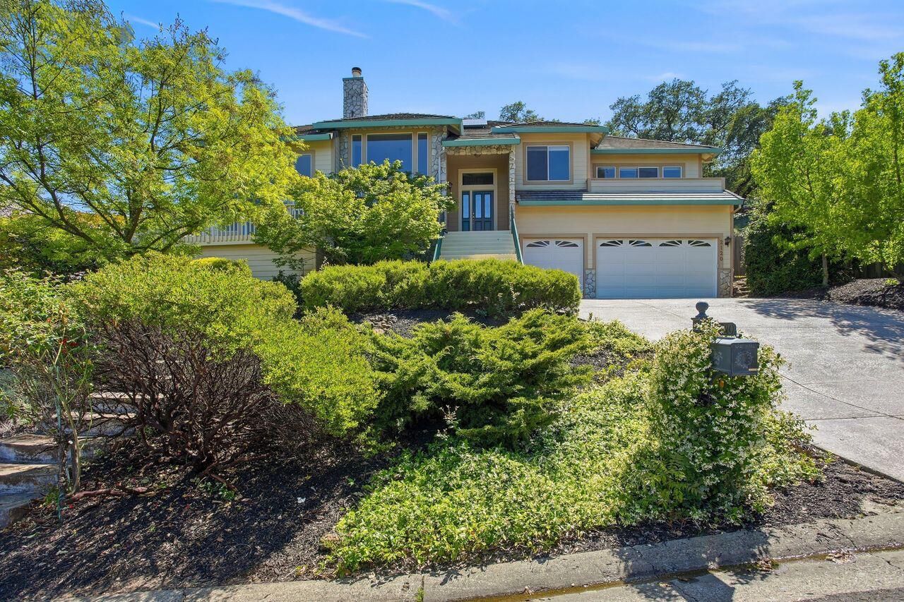 Property Photo: 2120 Moonstone Circle CA 95762