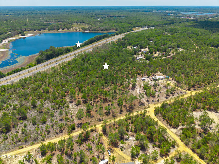 Property Photo:  1668 State Road 20  FL 32640 