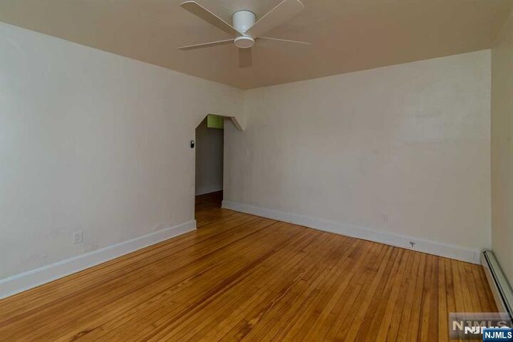Property Photo:  140 W Allendale Avenue 2B  NJ 07401 