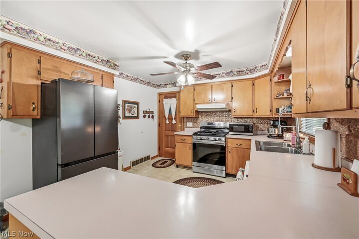 Property Photo:  620 Thomas Road  OH 44432 