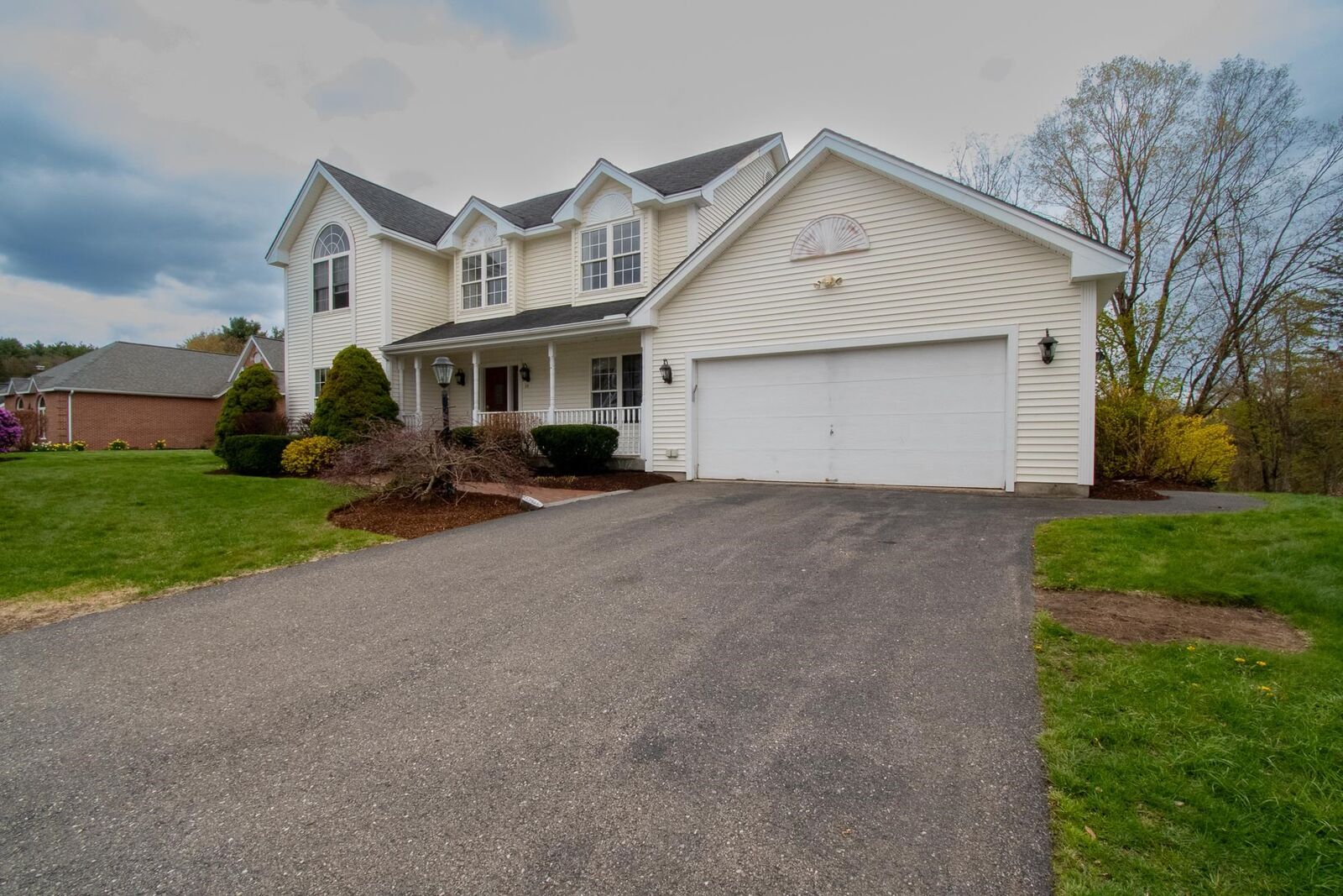 Property Photo:  29 McLane Lane  NH 03104 