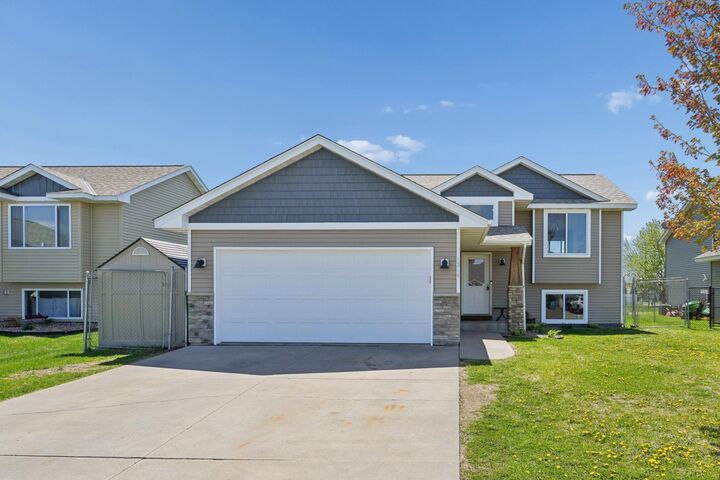 Property Photo:  1314 Blue Jay Place  WI 54017 