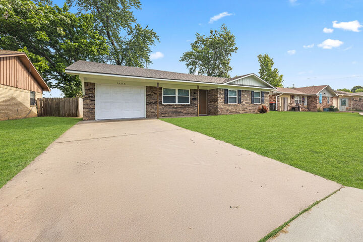 Property Photo:  1606 Princeton Avenue  AR 72762 
