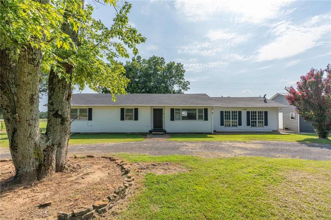 Property Photo: 6415 N Highway 96 AR 72941