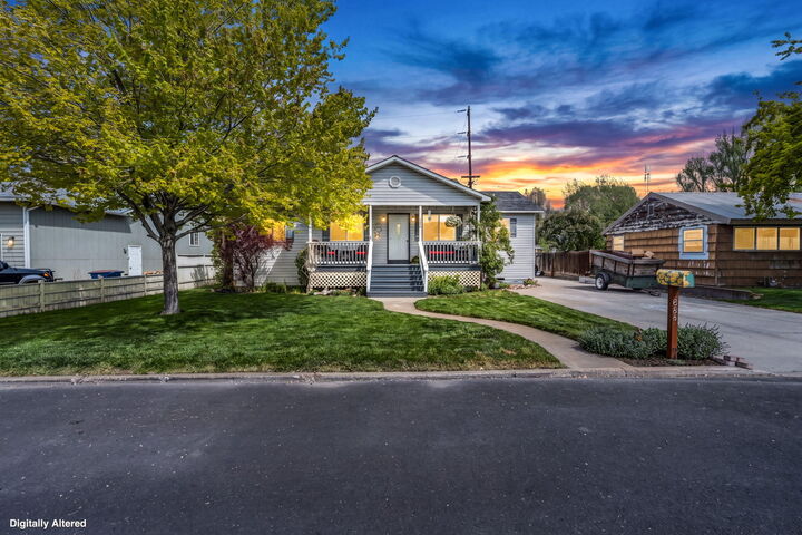 Property Photo:  683 NW 5th Street  OR 97754 