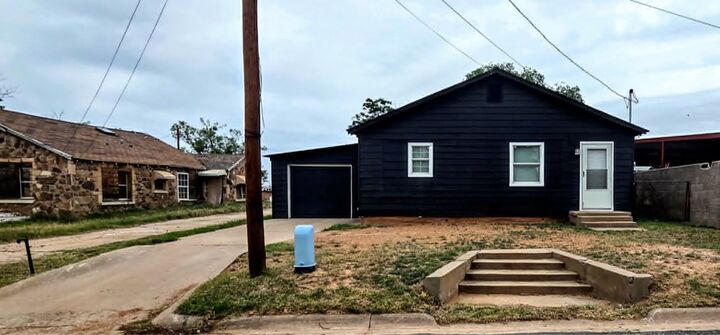 Property Photo:  2606 Ave V  TX 79549 