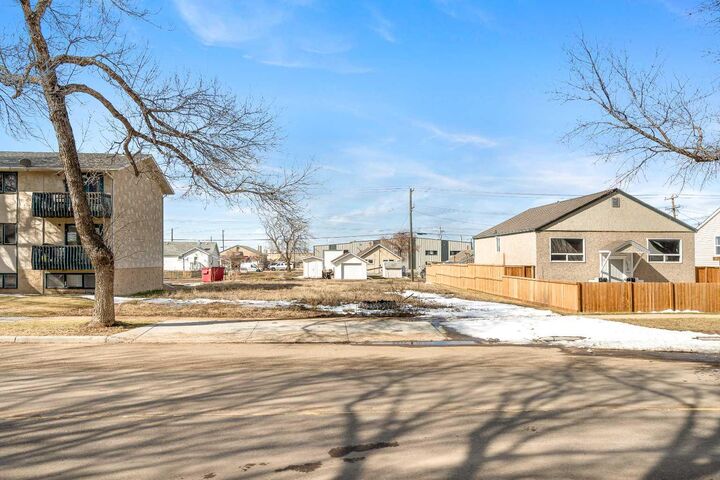 5212 50 Street — photo 1