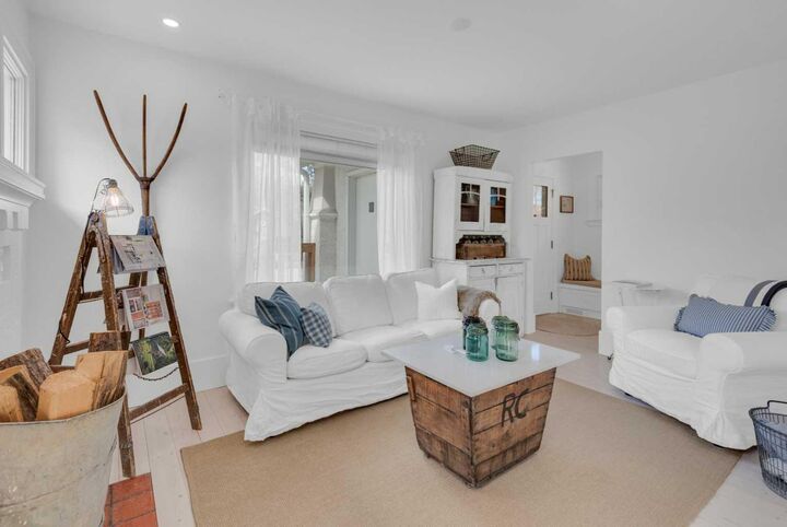 Property Photo:  1312 4 Street NW  AB T2N 2A4 