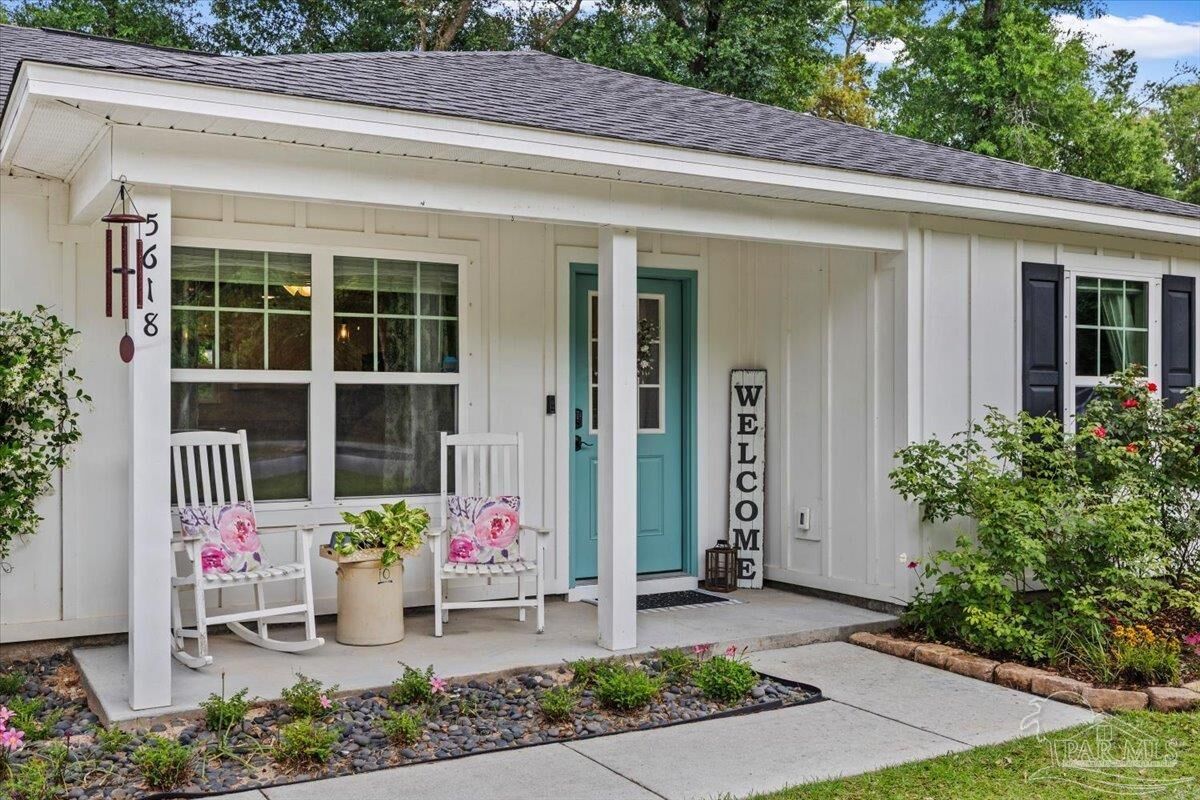 Property Photo:  5618 Riviera Dr  FL 32583 