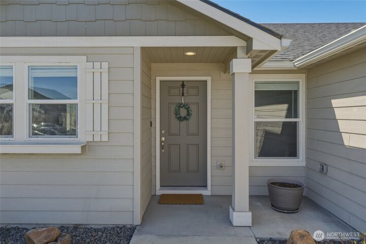 Property Photo:  1375  Pat Avenue  WA 99362 