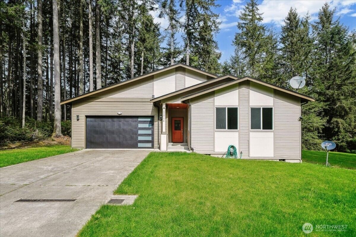 Property Photo:  11714  Lake Place  WA 98303 