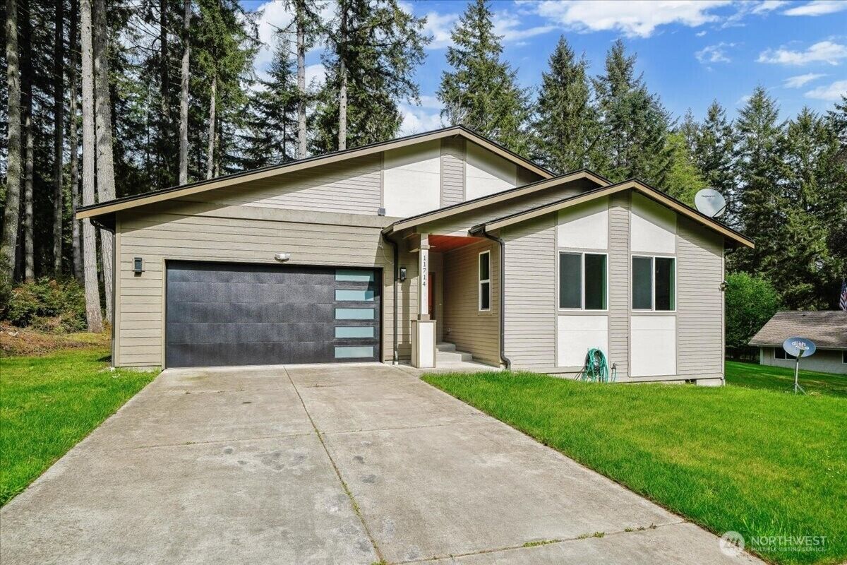 Property Photo:  11714  Lake Place  WA 98303 
