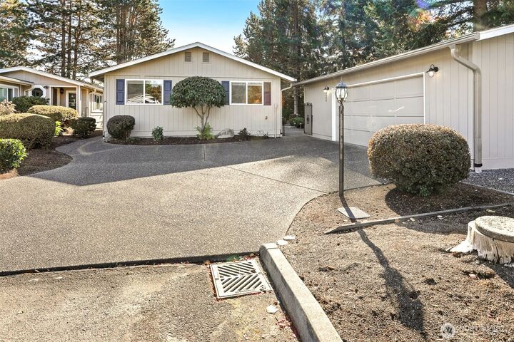 Property Photo:  922  240th Place SW  WA 98021 