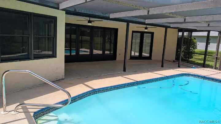 Property Photo:  768 E Jenkins Court  FL 34442 