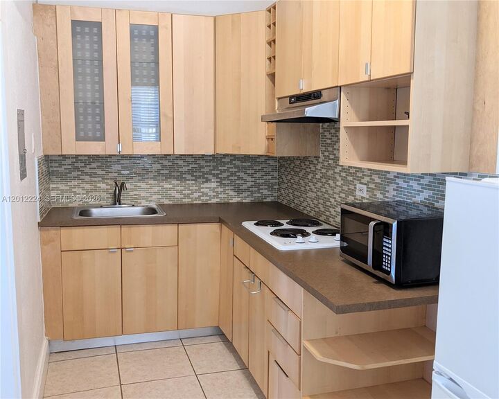 Property Photo:  124 Mendoza Ave 1  FL 33134 