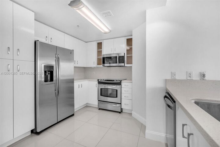 Property Photo:  7900 Harbor Island Dr 1101  FL 33141 