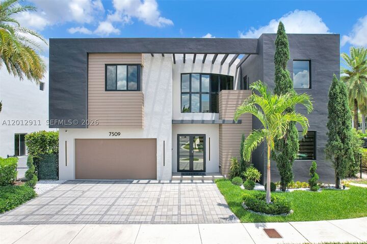 Property Photo:  7509 NW 99th Ave  FL 33178 