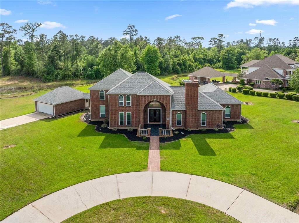 Property Photo:  285 S Presidential Circle S  LA 70611 