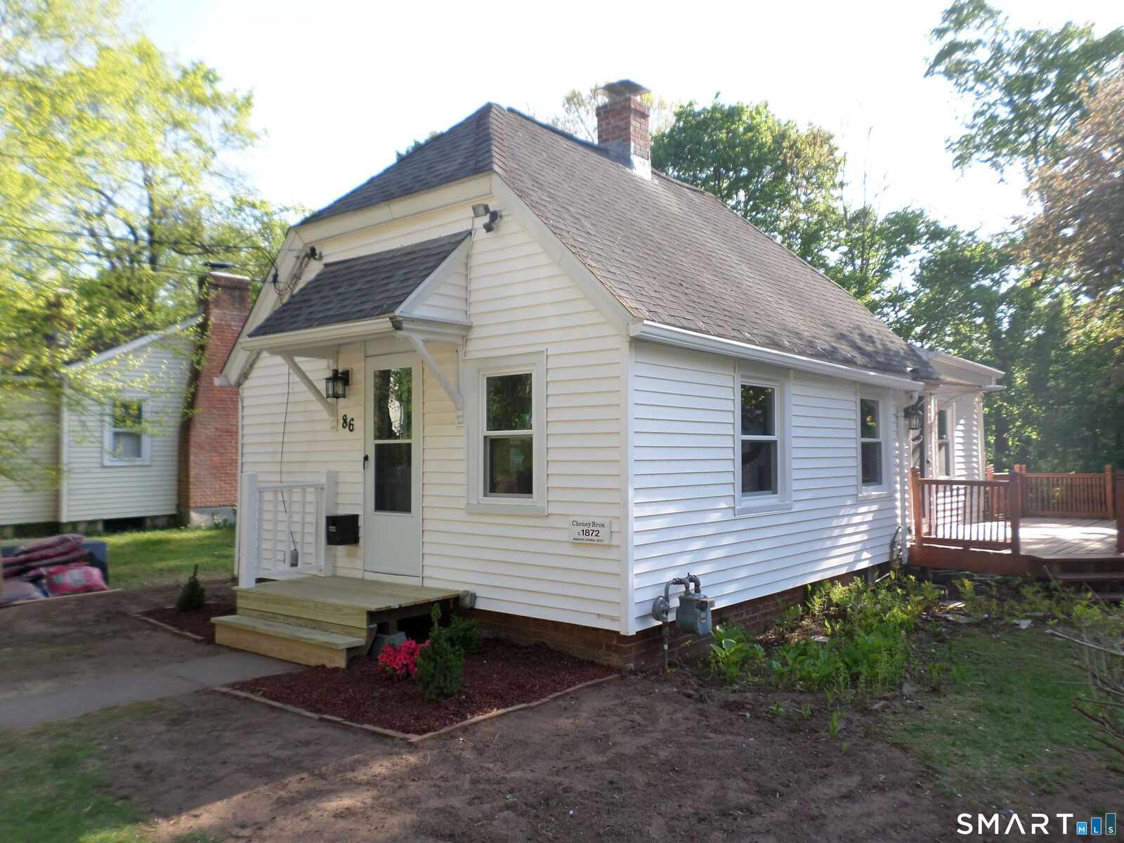 Property Photo:  86 West Street  CT 06040 