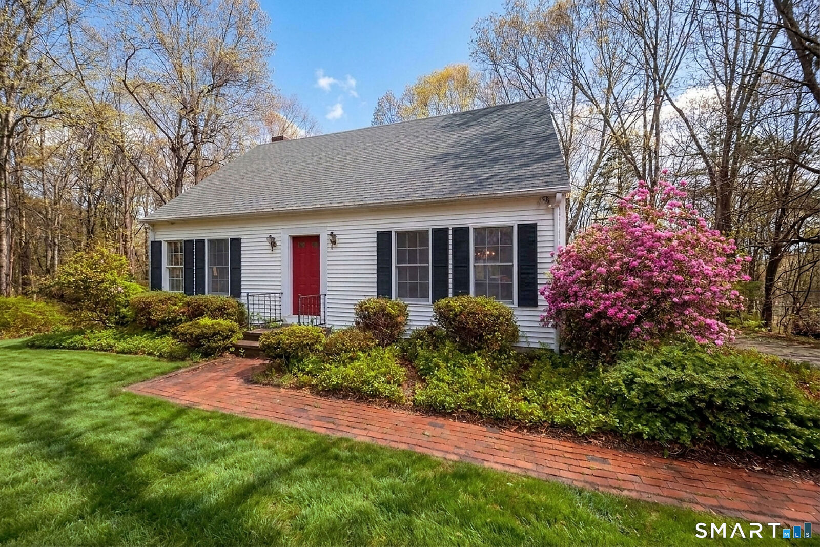 Property Photo:  526 Horse Pond Road  CT 06443 