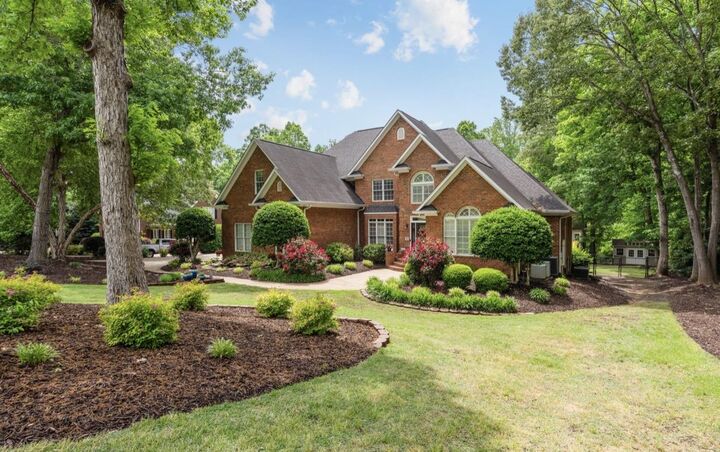 Property Photo: 110 W Woodglen Road SC 29301