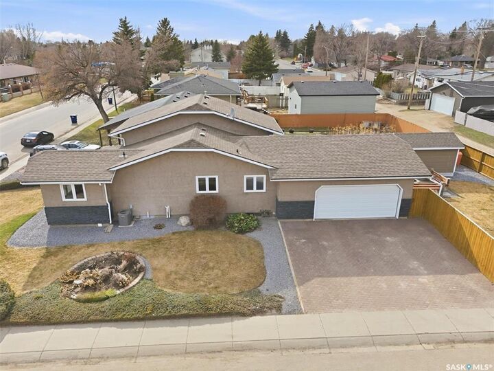 Property Photo:  3402 Calder Crescent  SK S7J 4W6 